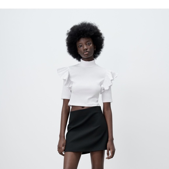 4 shirts with cutouts/frills - Picture 3 of 4